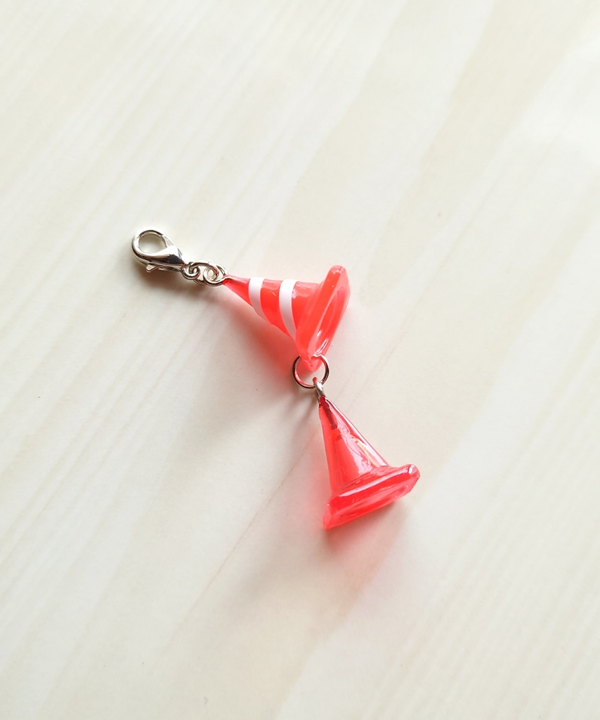 カラーコーン チャーム