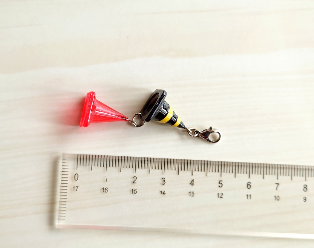 カラーコーン チャーム