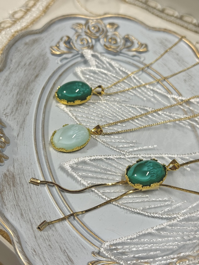 エルヴィンのループタイネックレス