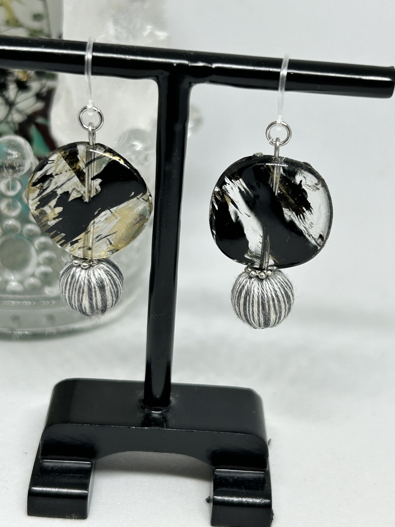 金カム*門倉利運イメージ耳飾り