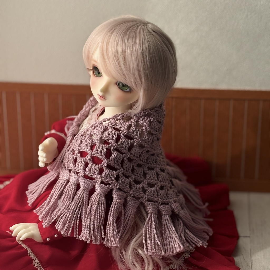 ドール用　フリンジたくさん手編みの三角ショール