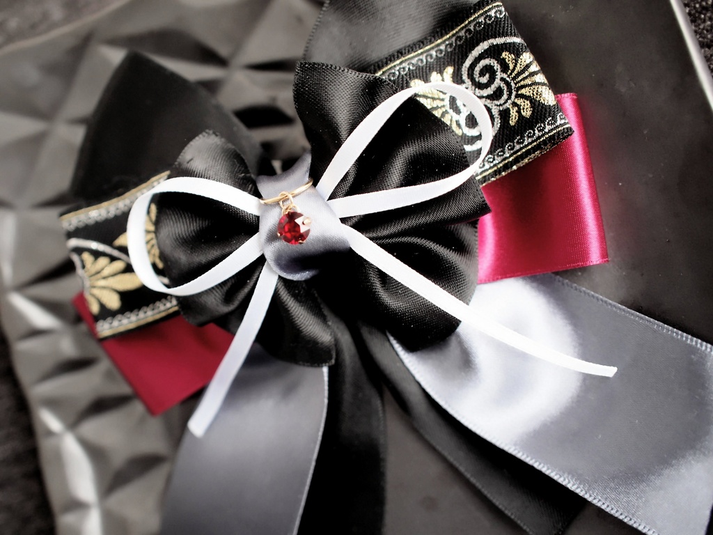 大包平 肥前忠広  南泉一文字【夢見蝶の絹飾り】ペンラリボンorバッグチャームorヘアアクセ