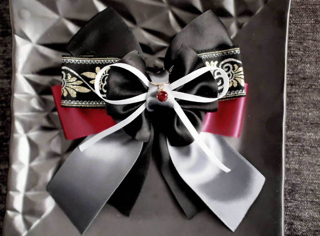 大包平 肥前忠広  南泉一文字【夢見蝶の絹飾り】ペンラリボンorバッグチャームorヘアアクセ