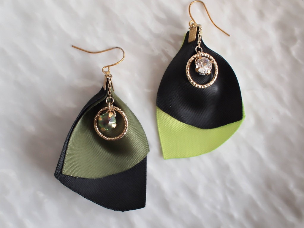 豊前江 篭手切江 桑名江 松井江 五月雨江 村雲江【更紗木蓮の耳飾り】イヤリングorピアスorマスクチャーム