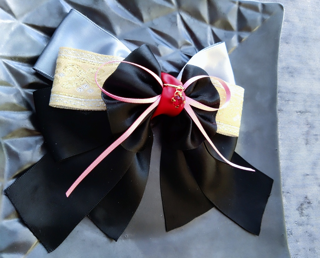 山姥切長義 三日月宗近 へし切長谷部 大般若長光【夢見蝶の絹飾り】ペンラリボンorバッグチャームorヘアアクセ