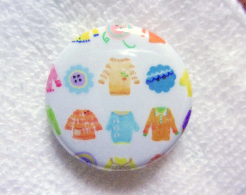 おさんぽ服の缶バッジ