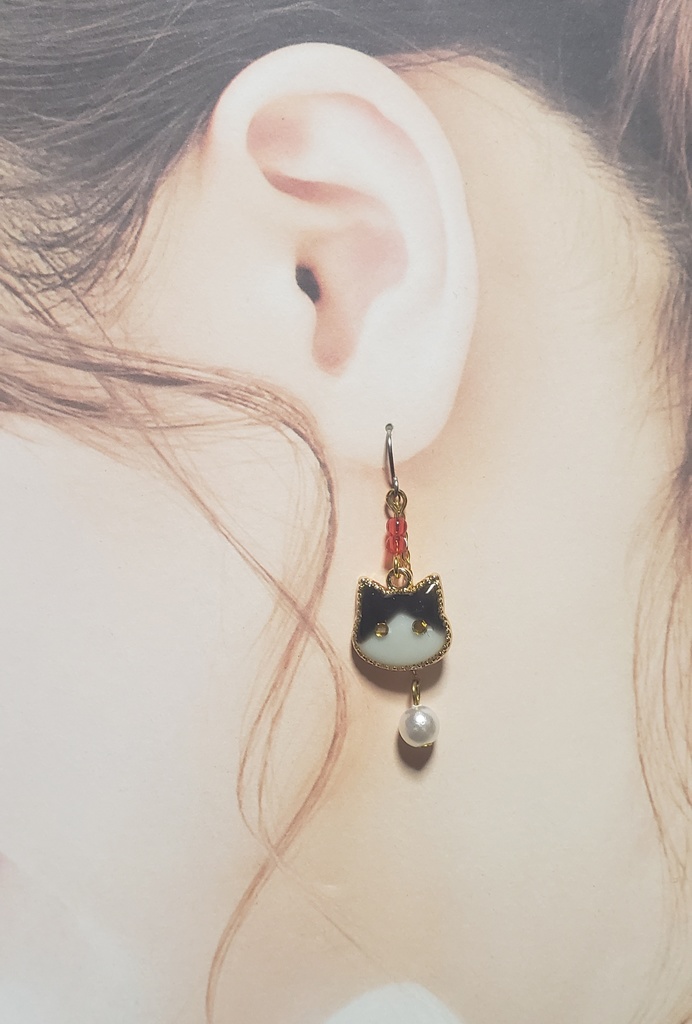 リヴァエレ猫のピアス