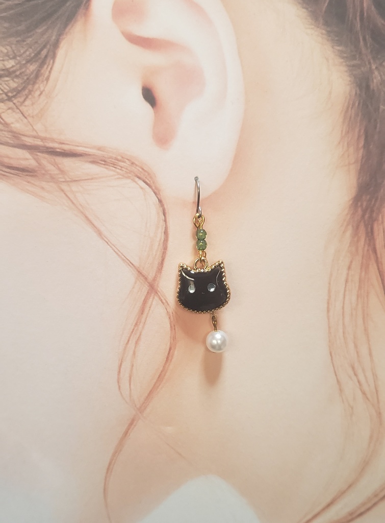 リヴァエレ猫のピアス