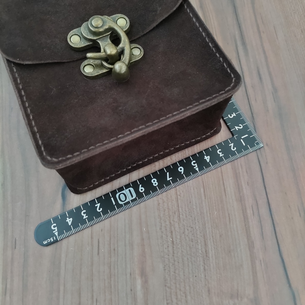 【受注製作】焦茶色のベロア調コンビ鞣し牛革を使用したクラシカルなレザーポーチ
