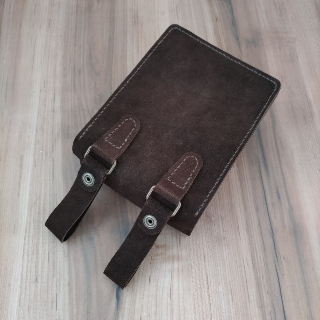 【受注製作】焦茶色のベロア調コンビ鞣し牛革を使用したクラシカルなレザーポーチ