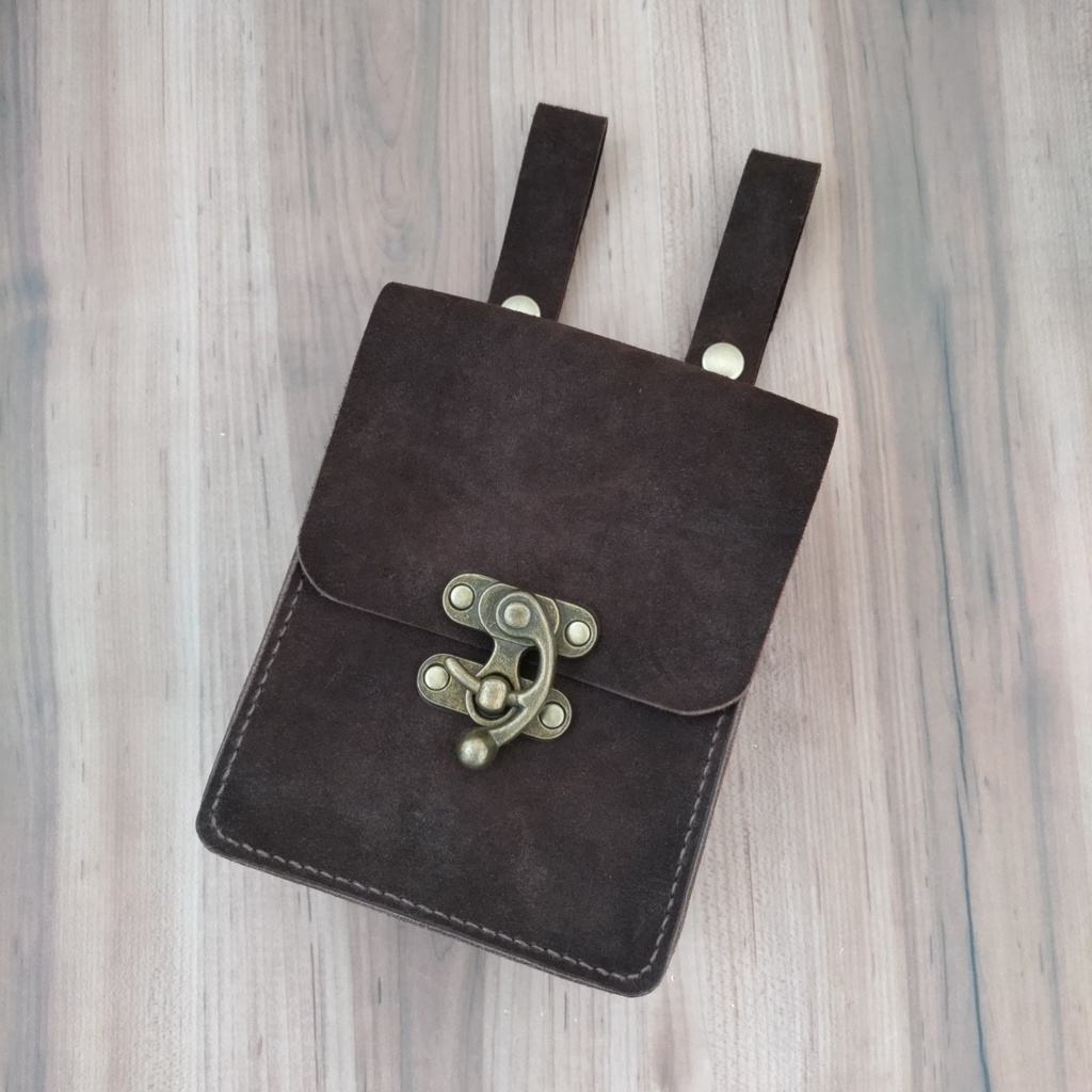 【受注製作】焦茶色のベロア調コンビ鞣し牛革を使用したクラシカルなレザーポーチ