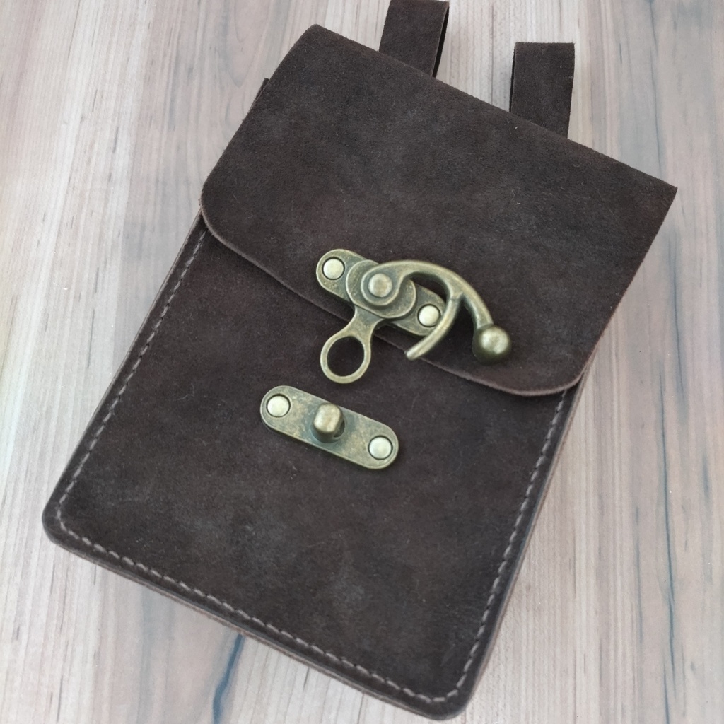 【受注製作】焦茶色のベロア調コンビ鞣し牛革を使用したクラシカルなレザーポーチ