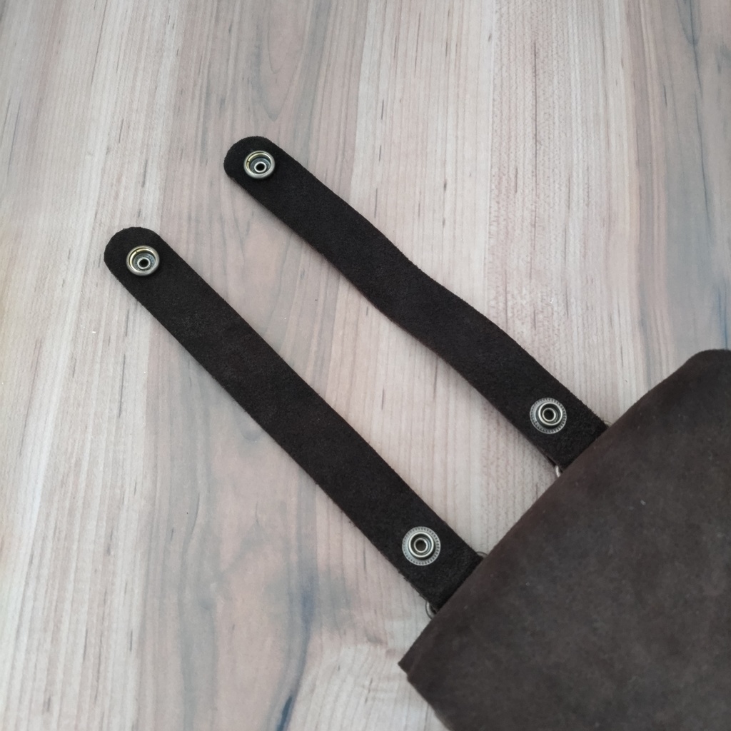 【受注製作】焦茶色のベロア調コンビ鞣し牛革を使用したクラシカルなレザーポーチ