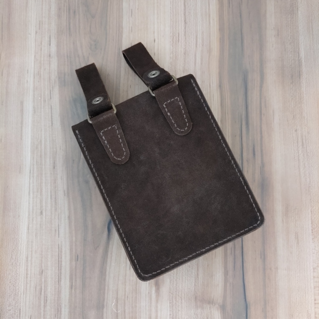 【受注製作】焦茶色のベロア調コンビ鞣し牛革を使用したクラシカルなレザーポーチ