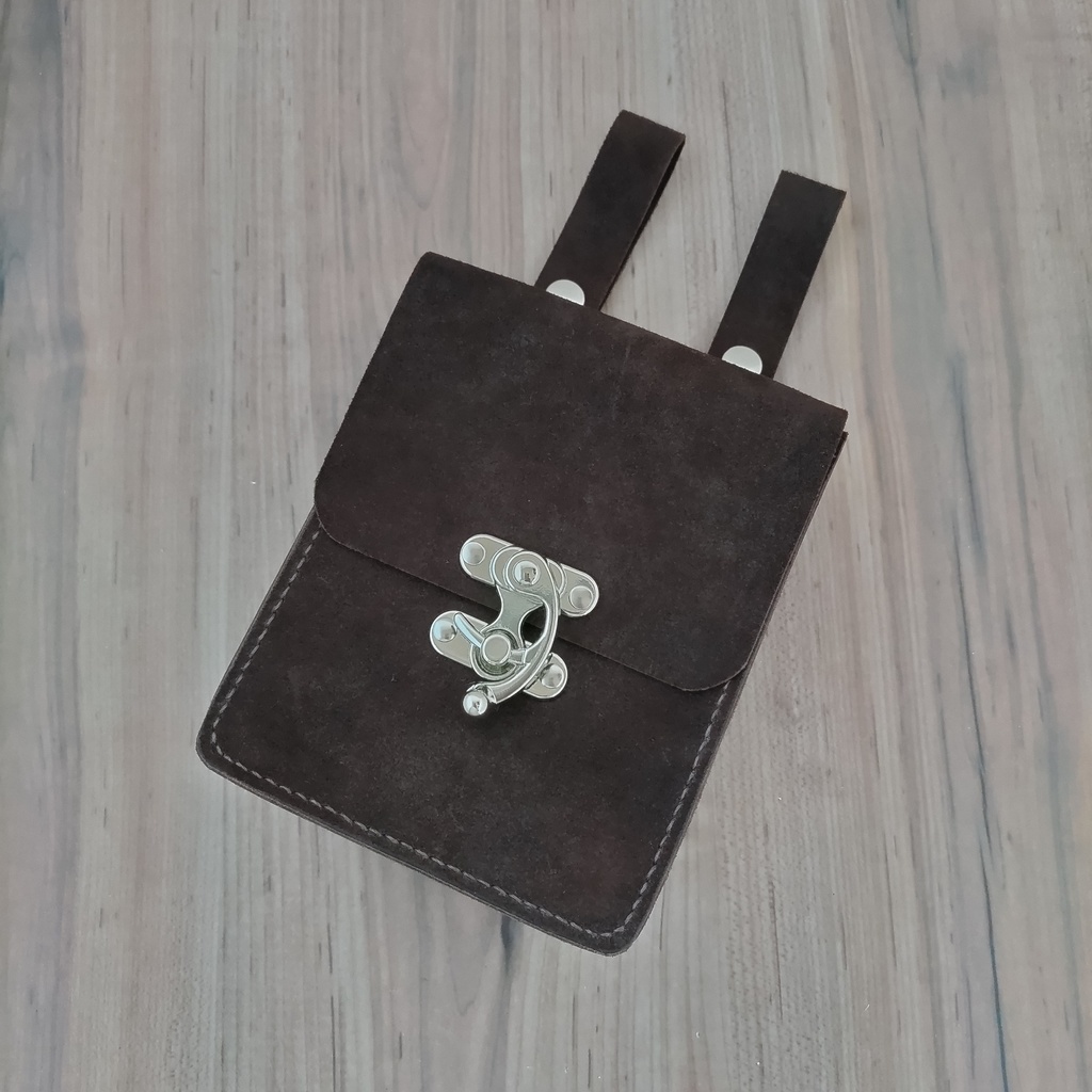 【受注製作】焦茶色のベロア調コンビ鞣し牛革を使用したクラシカルなレザーポーチ