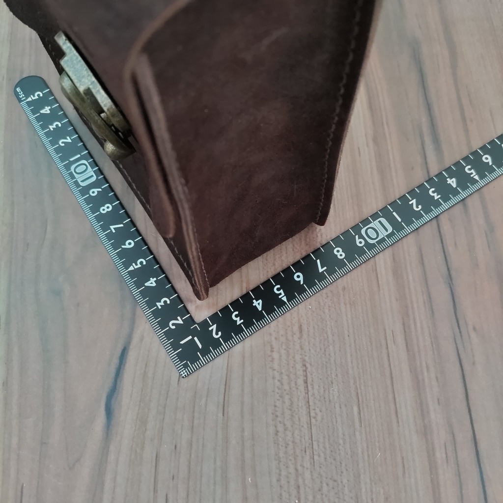 【受注製作】焦茶色のベロア調コンビ鞣し牛革を使用したクラシカルなレザーポーチ