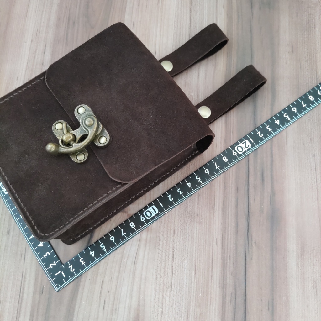 【受注製作】焦茶色のベロア調コンビ鞣し牛革を使用したクラシカルなレザーポーチ