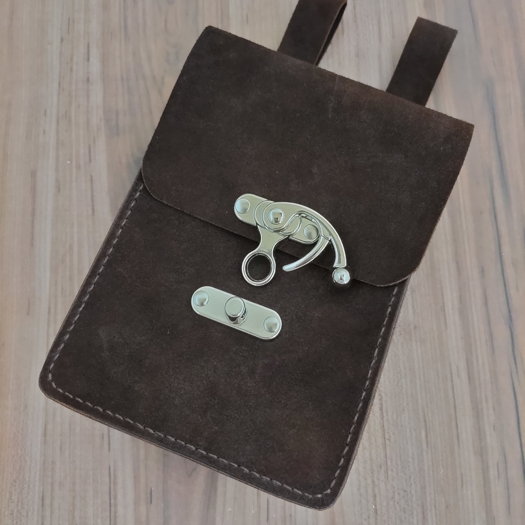 【受注製作】焦茶色のベロア調コンビ鞣し牛革を使用したクラシカルなレザーポーチ