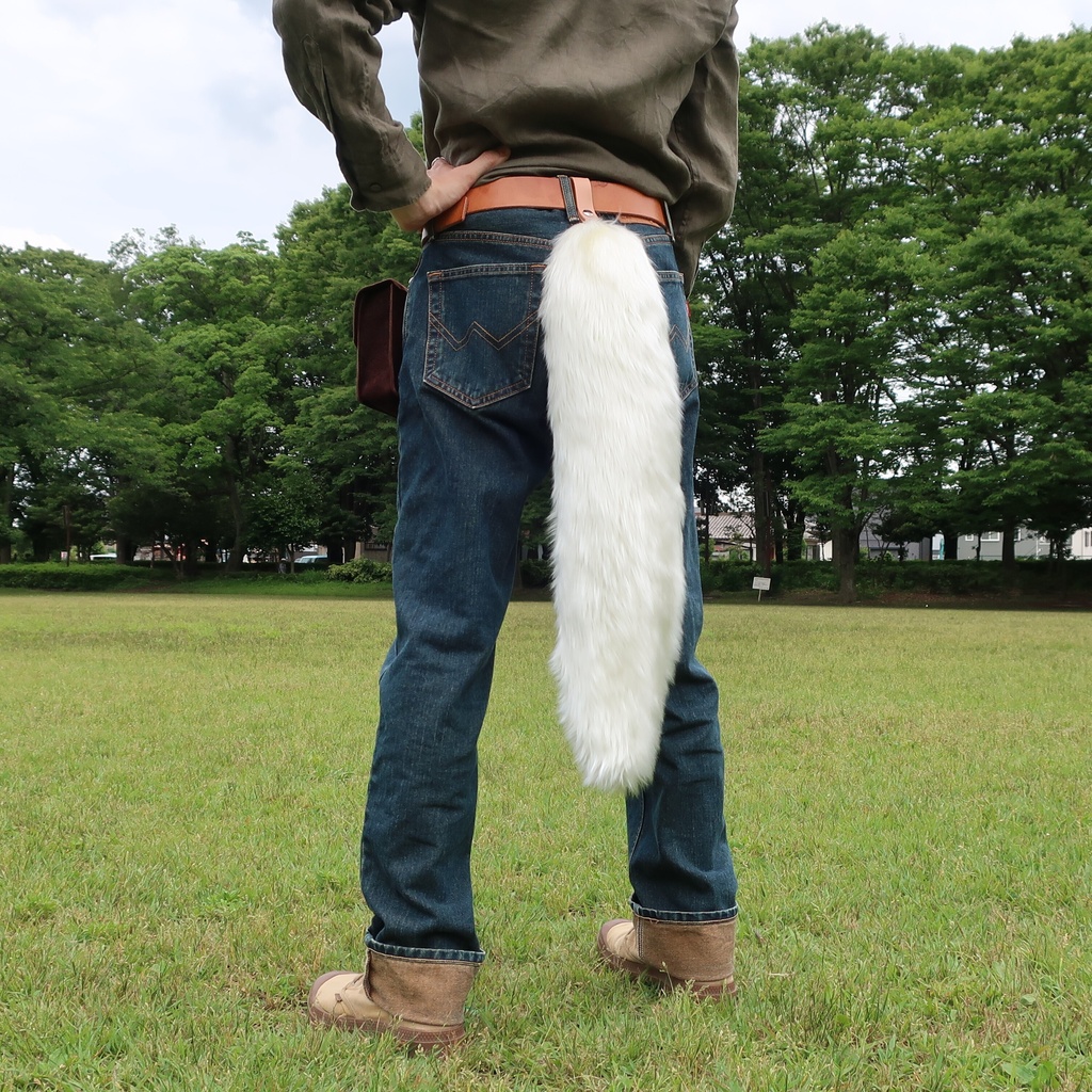 【お買得品・1点のみ】フェイクファーで製作した大きな尻尾（ブライトファー・ホワイト）