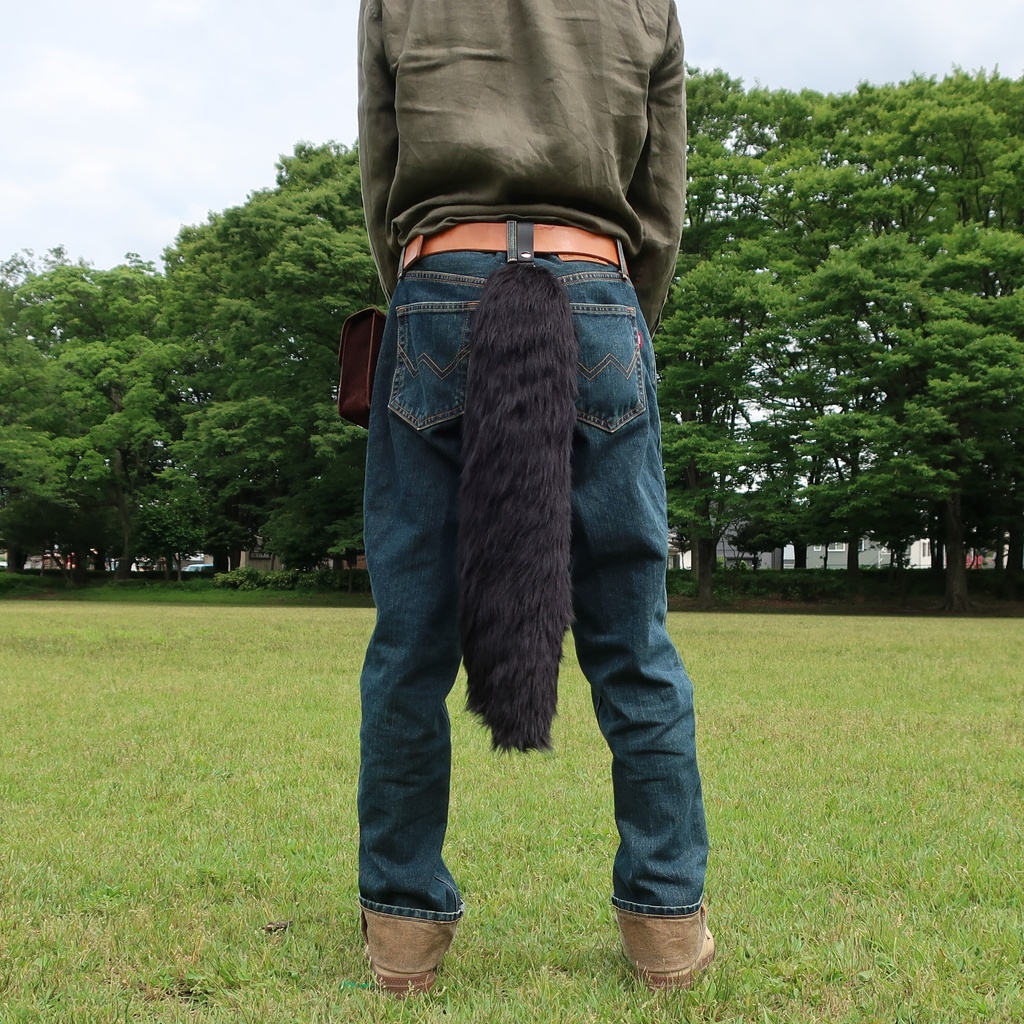 【お買得品・1点のみ】フェイクファーで製作した大きな尻尾(ブライトファー・ブラック)