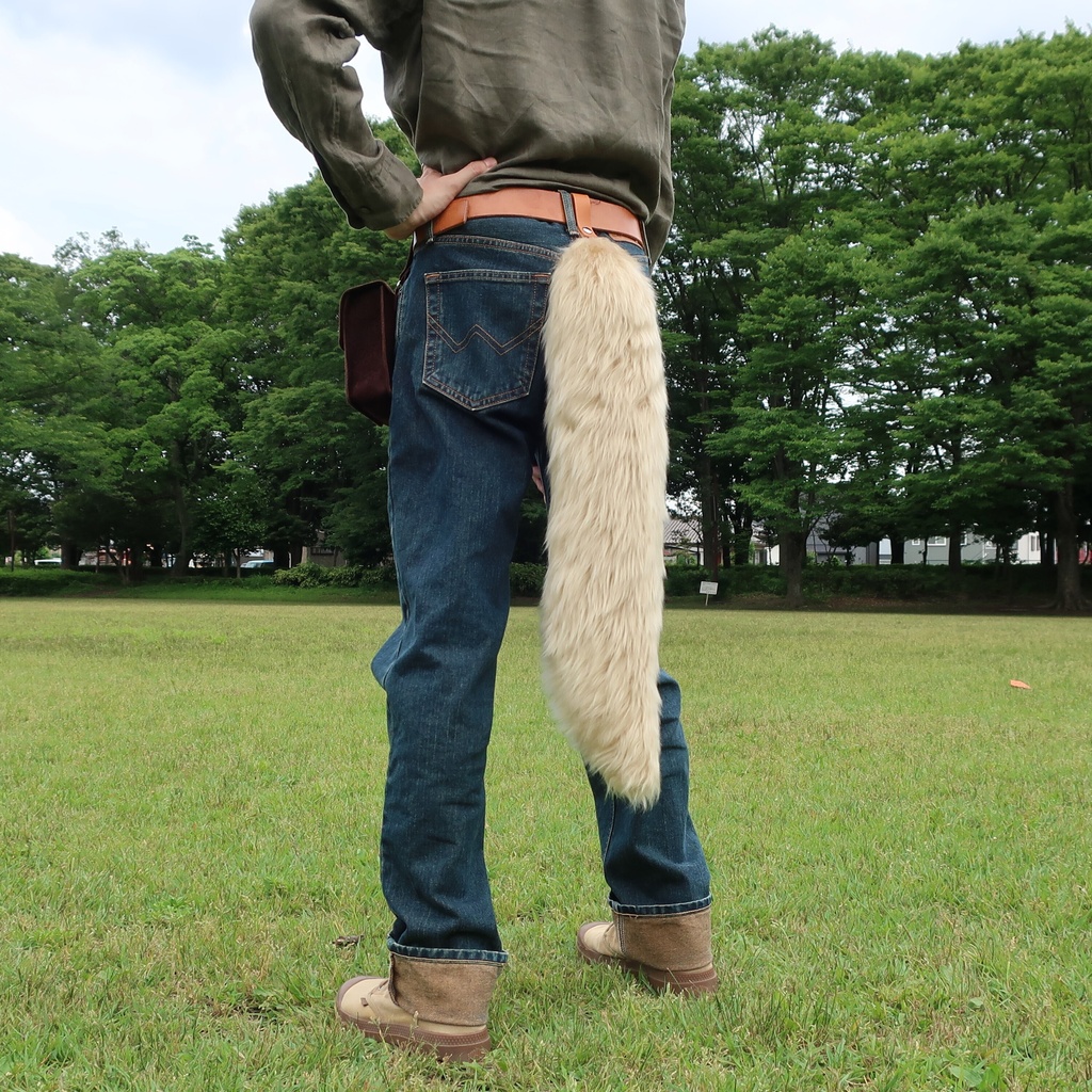 【お買得品・1点のみ】フェイクファーで製作した大きな尻尾(ブライトファー・ベージュ)
