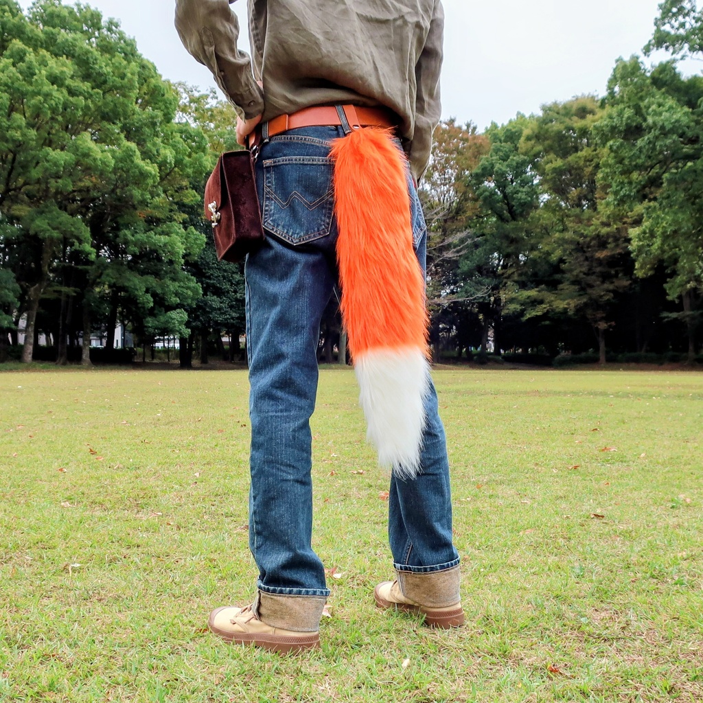 【受注製作】手軽に身につけられるキツネ風デザインの大きな尻尾