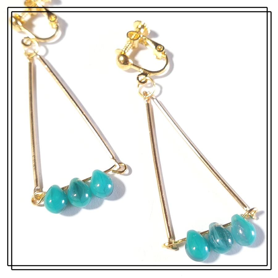 推しカラーチェコビーズピアス