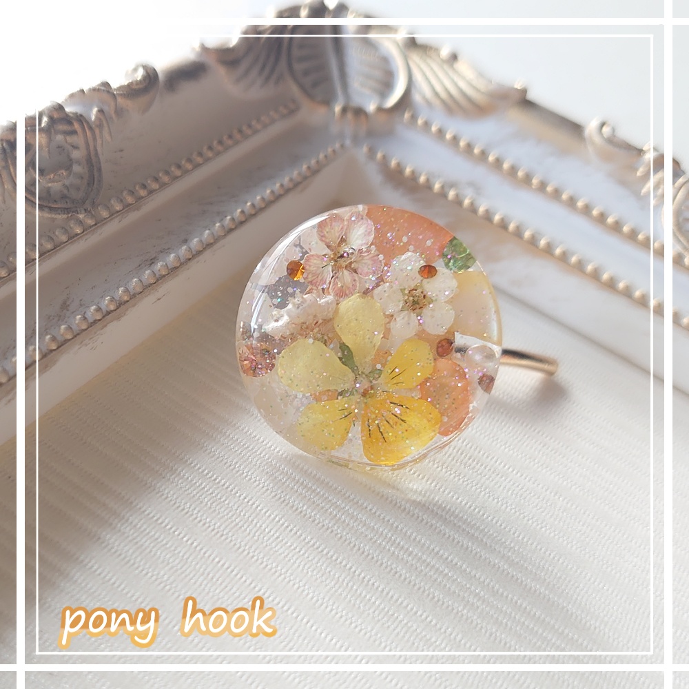 オレンジカラーのポニーフック