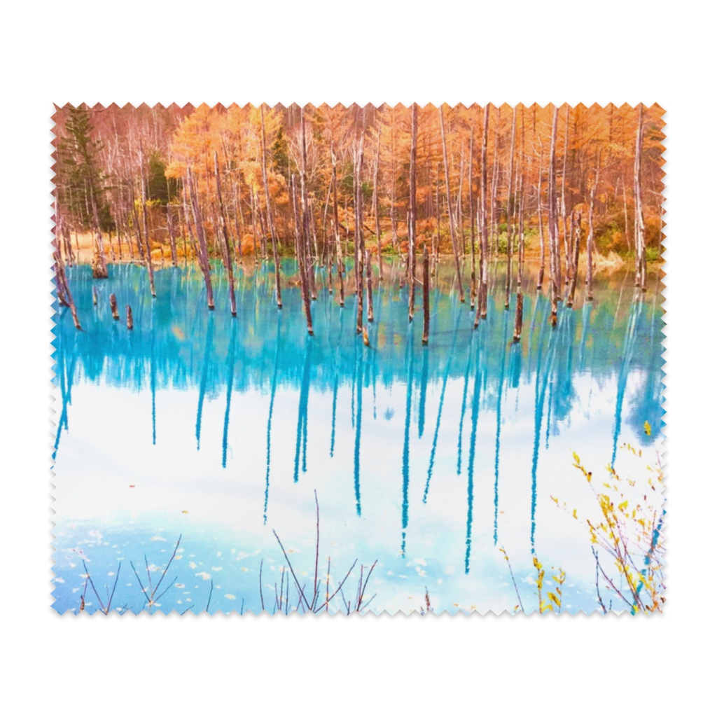 メガネ拭き—白樺の紅葉と青い湖面１