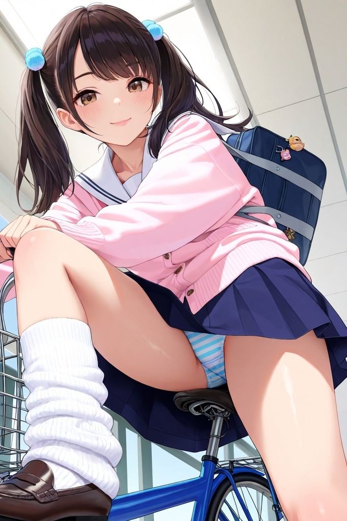 ルーズソックスJKの自転車パンチラ