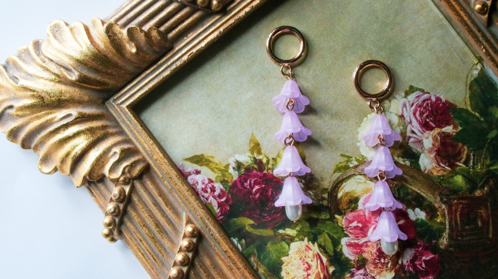 へし切る藤の花