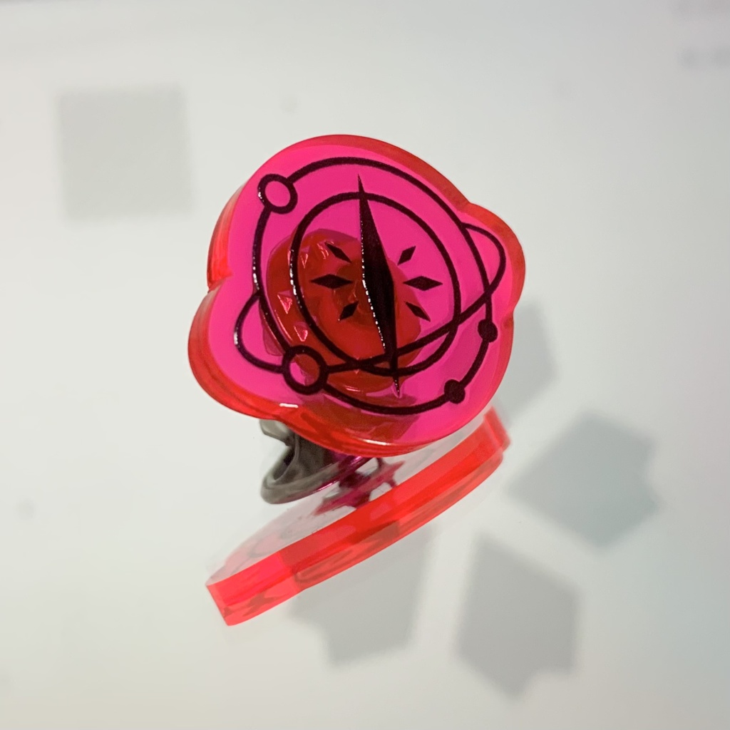 アクリルピンブローチ
