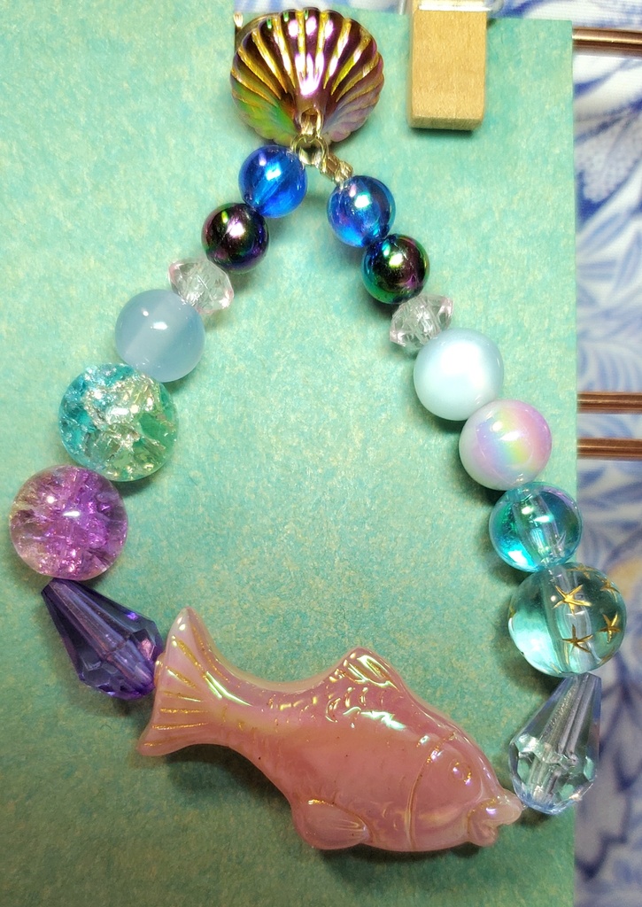 シンプル可愛いストラップ二つと謎の魚キーホルダー