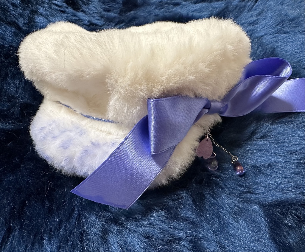 もこもこグラデなリボン帽子とワンピース