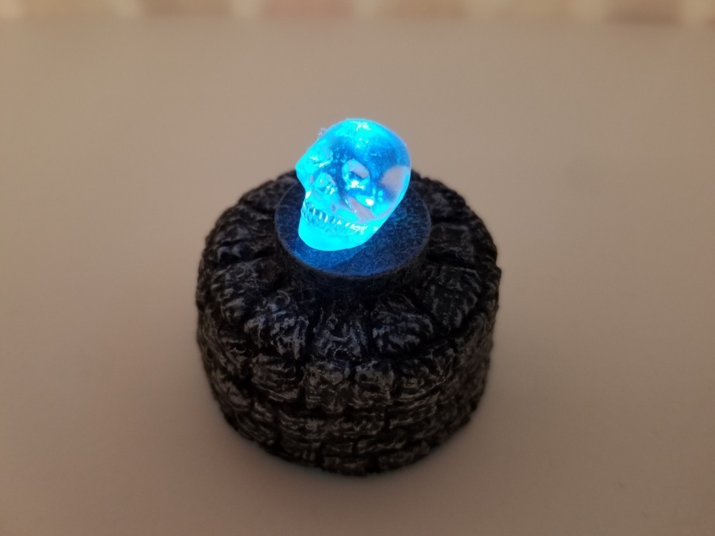 【光る!】七色に光るクリスタルスカルフィギュア【塗装済み完成品】