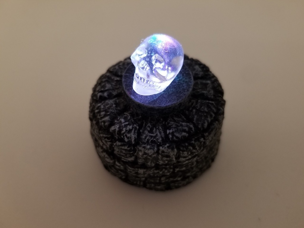 【光る!】七色に光るクリスタルスカルフィギュア【塗装済み完成品】