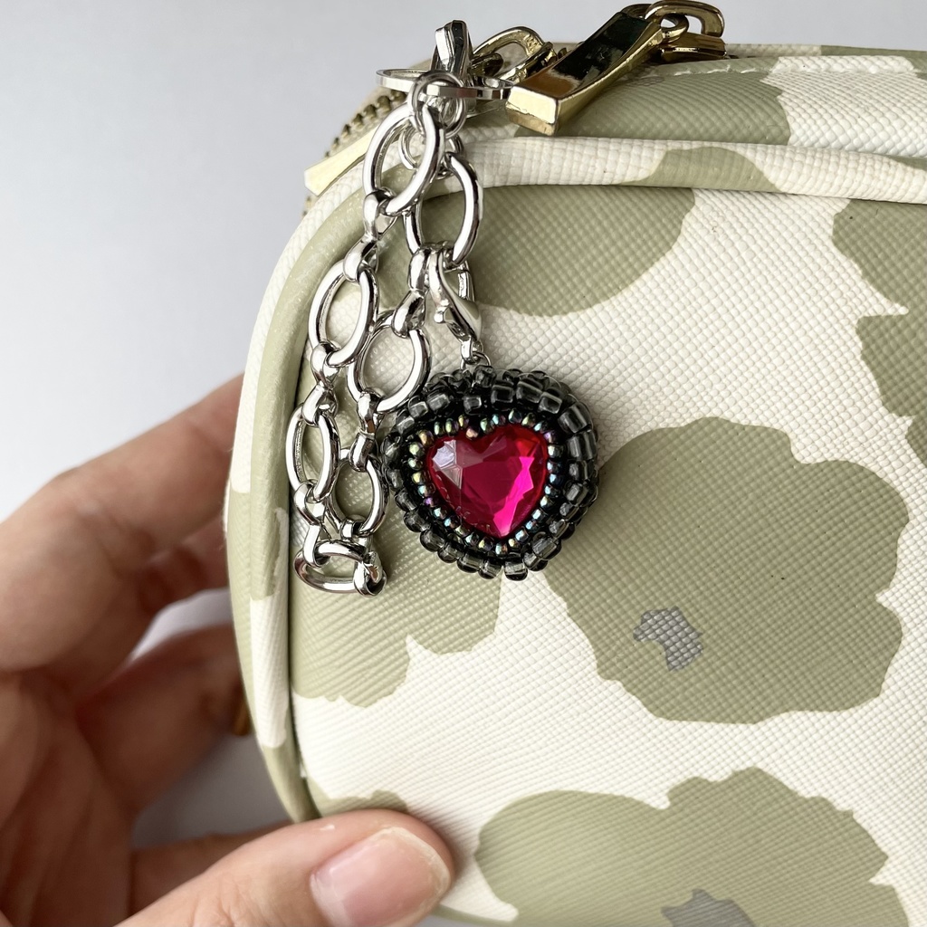 匿名配送 ブラックハートのバッグチャーム 推し活 推し色