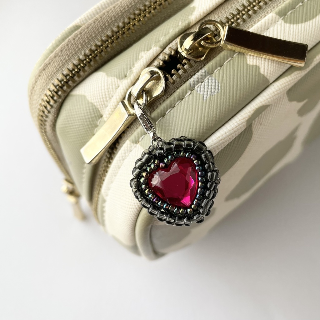 匿名配送 ブラックハートのバッグチャーム 推し活 推し色