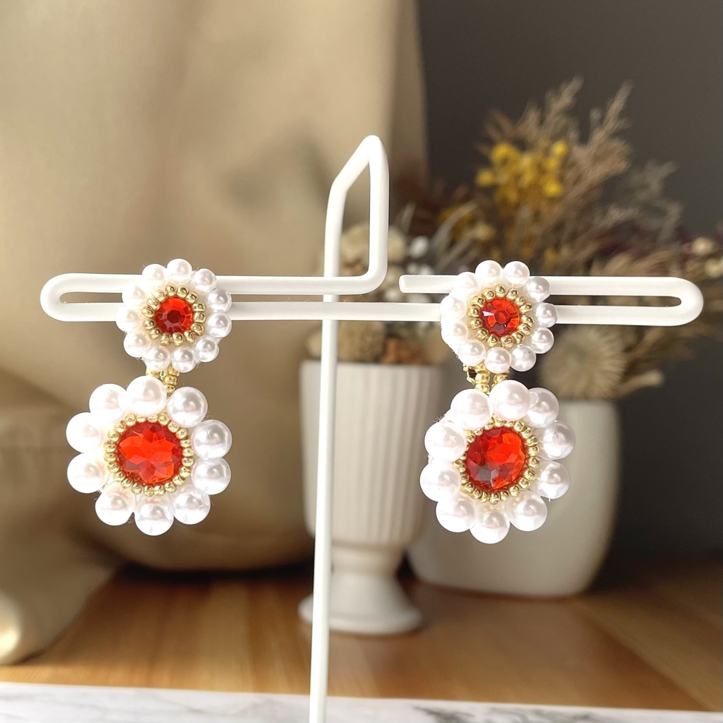 001 匿名配送 ハンドメイド イヤリング パール 花 赤 ビーズ刺繍 推し活 推し色