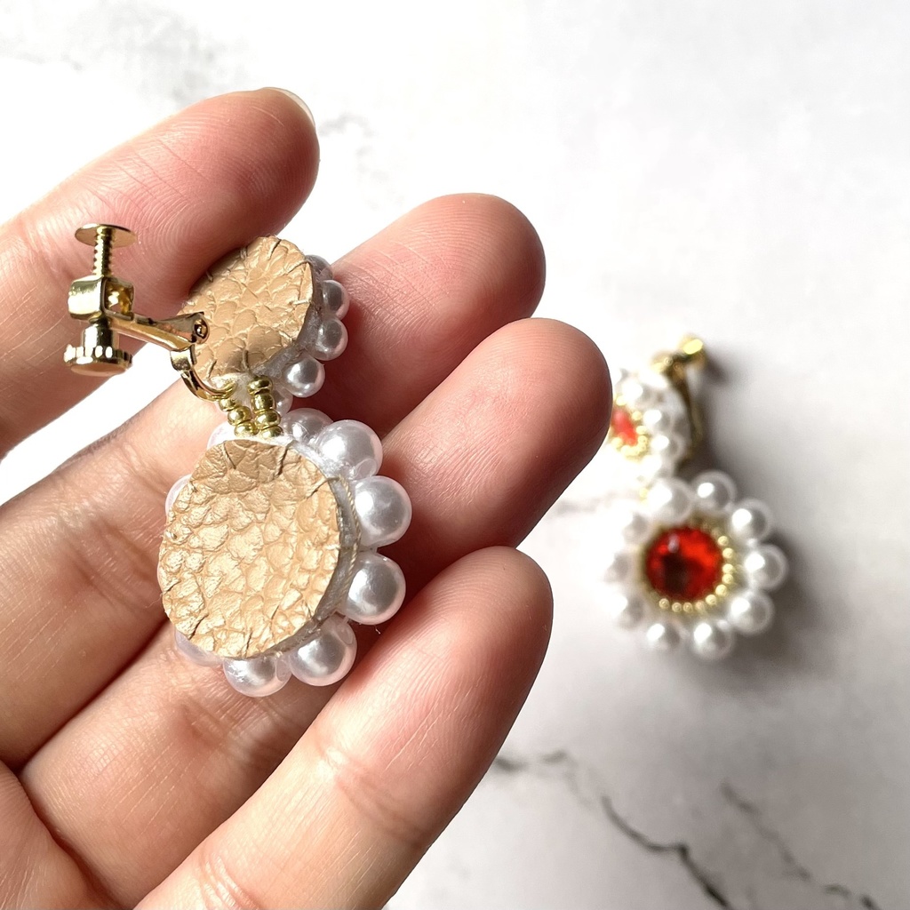 001 匿名配送 ハンドメイド イヤリング パール 花 赤 ビーズ刺繍 推し活 推し色