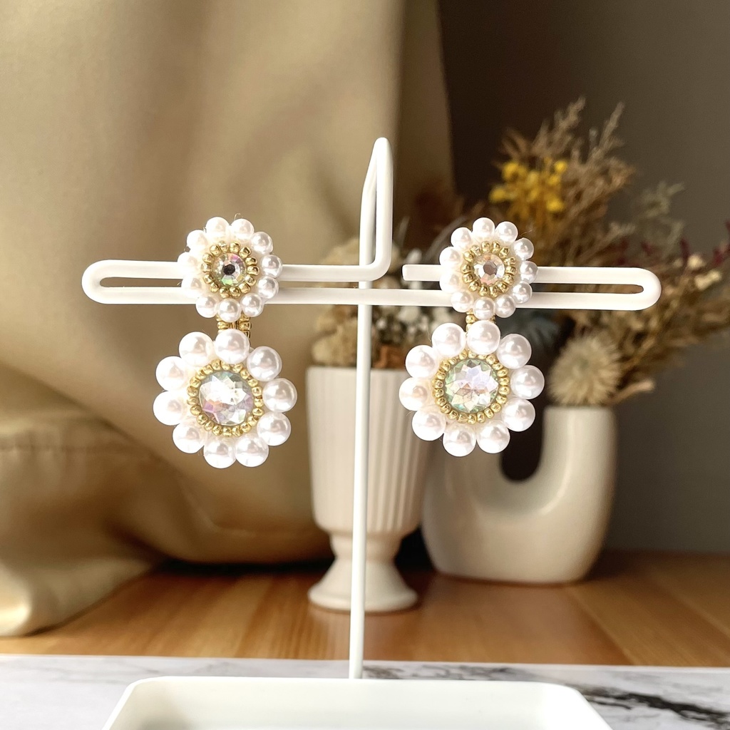 003 匿名配送 ハンドメイド イヤリング ビーズ刺繍 パール お花 シルバー 推し活 推し色