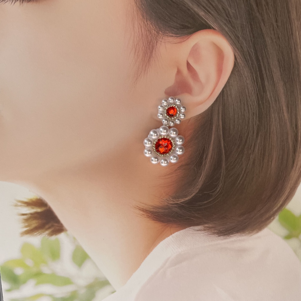 006 匿名配送 ハンドメイド ピアス ビーズ刺繍 お花 赤 推し活 推し色
