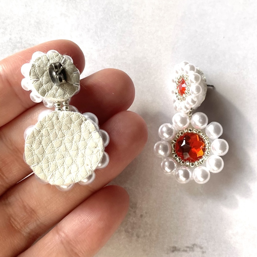 006 匿名配送 ハンドメイド ピアス ビーズ刺繍 お花 赤 推し活 推し色