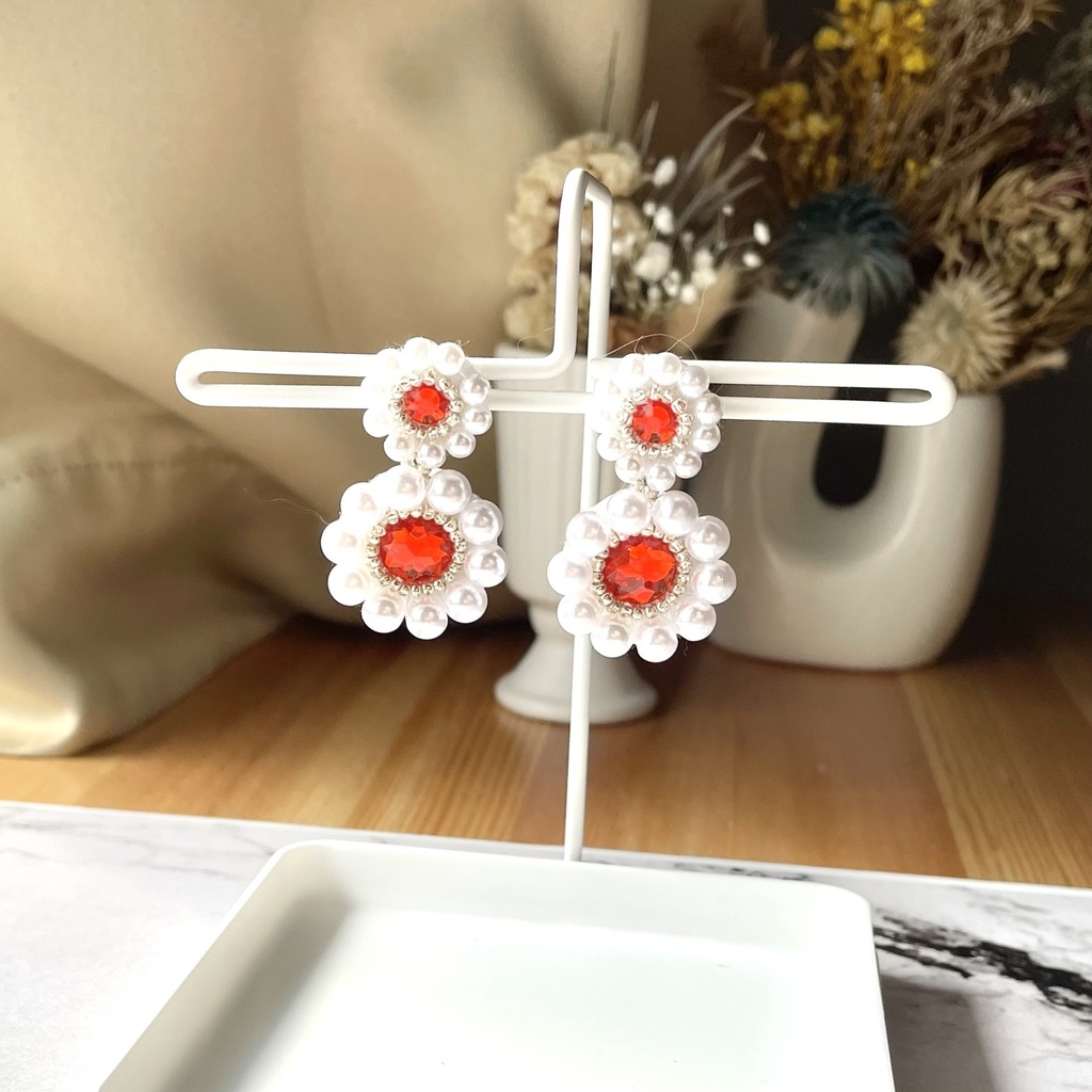 006 匿名配送 ハンドメイド ピアス ビーズ刺繍 お花 赤 推し活 推し色