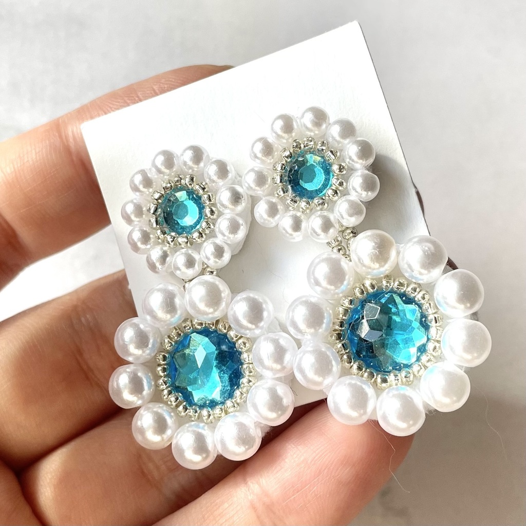 007 匿名配送 ハンドメイド ピアス ビーズ刺繍 お花 青 水色 推し活 推し色