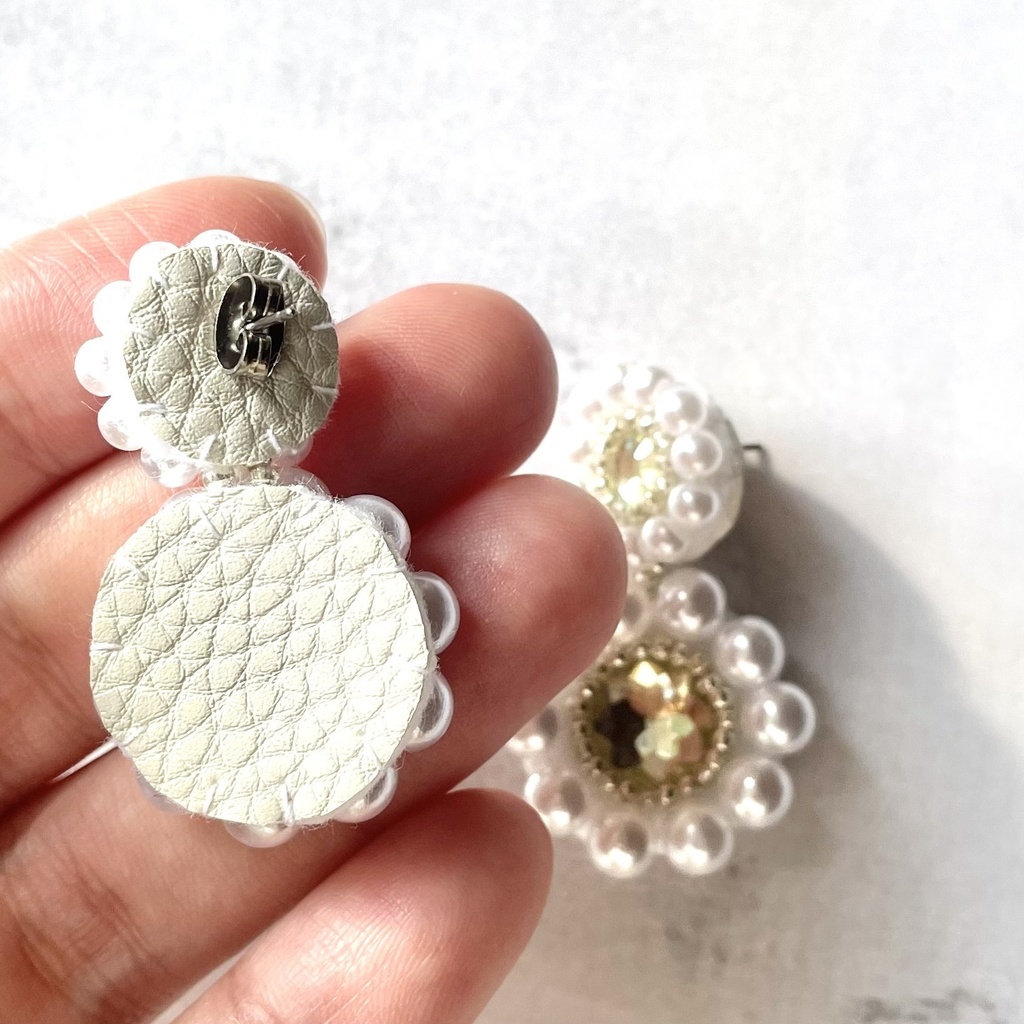 008 匿名配送 ハンドメイド ピアス ビーズ刺繍 お花 黄色 推し活 推し色