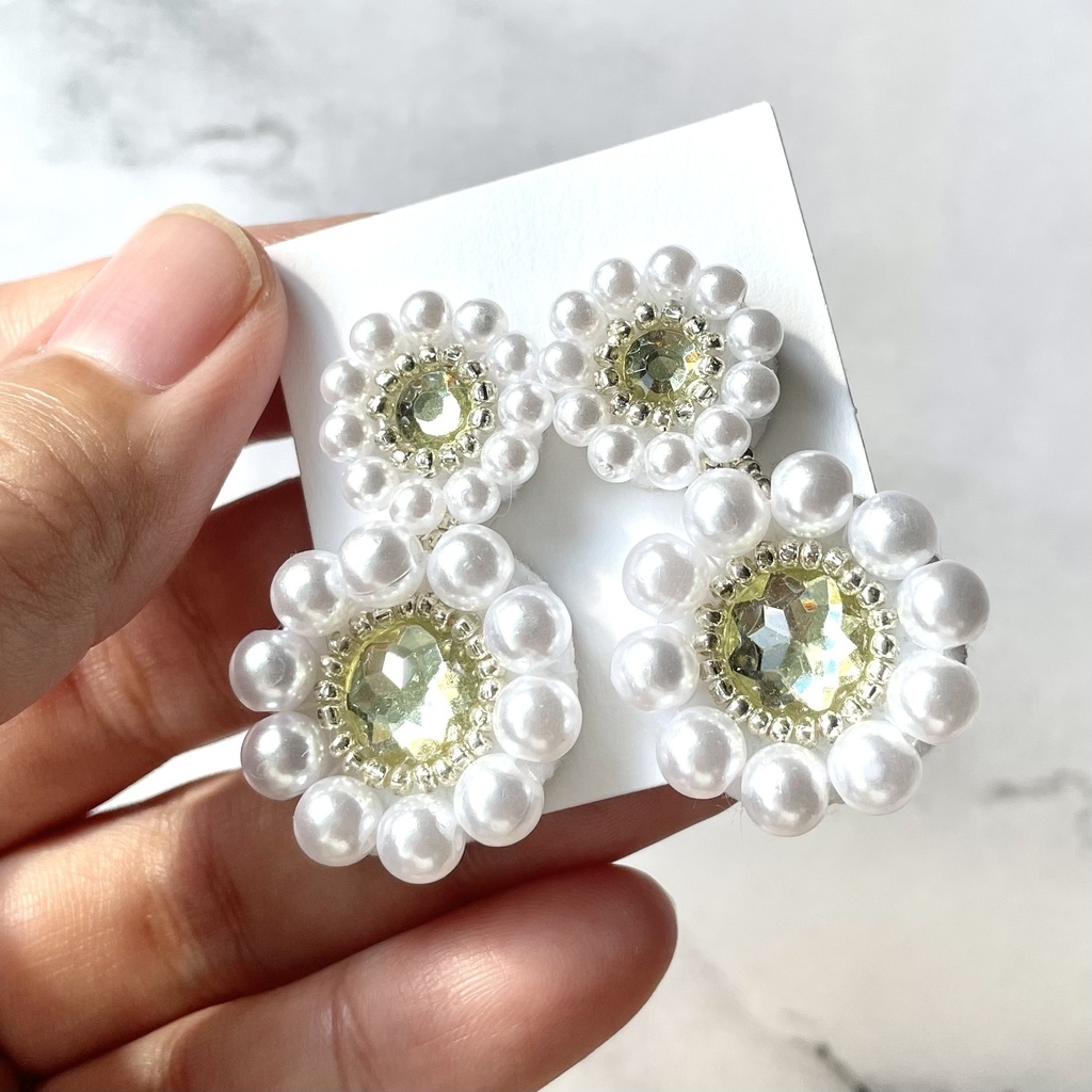 008 匿名配送 ハンドメイド ピアス ビーズ刺繍 お花 黄色 推し活 推し色