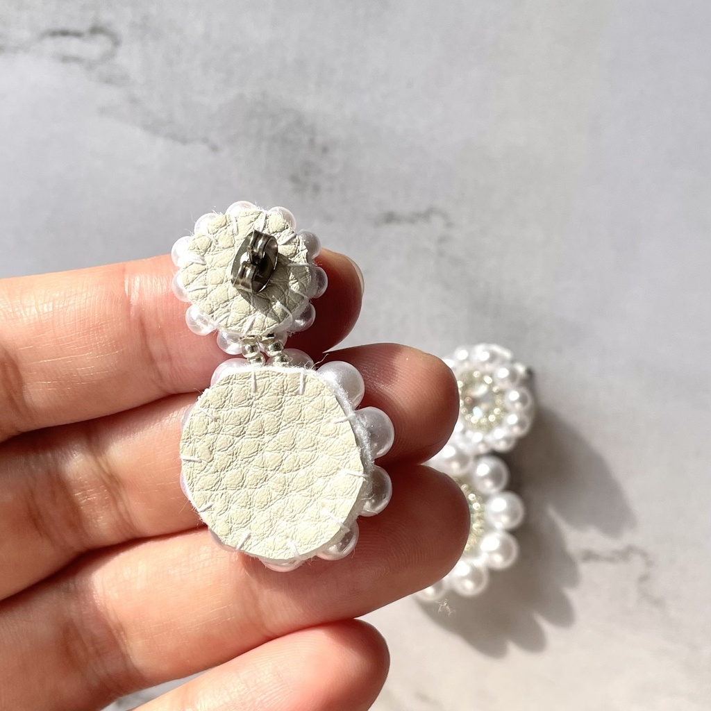 009 匿名配送 ハンドメイド ピアス ビーズ刺繍 お花 シルバー 推し活 推し色