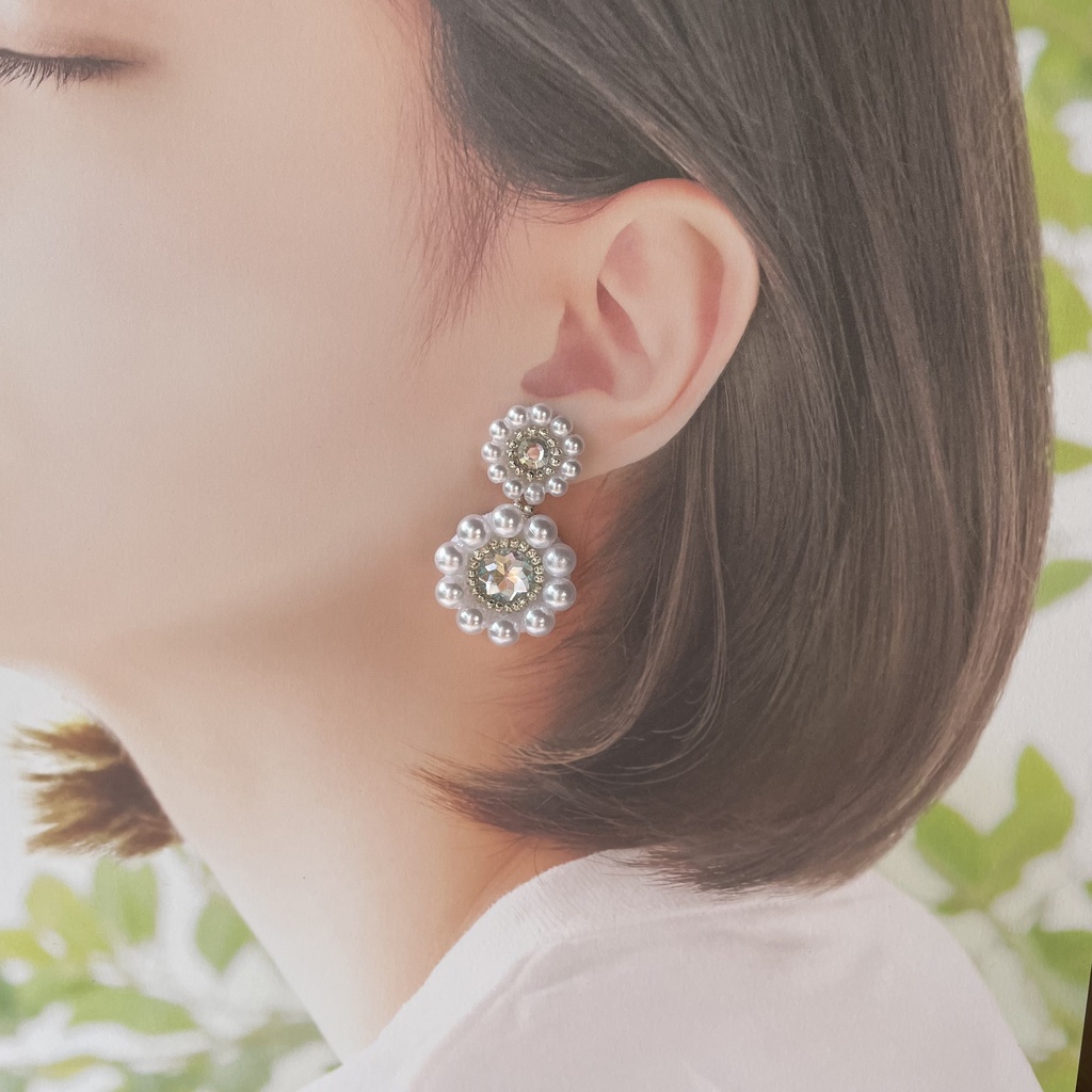 009 匿名配送 ハンドメイド ピアス ビーズ刺繍 お花 シルバー 推し活 推し色