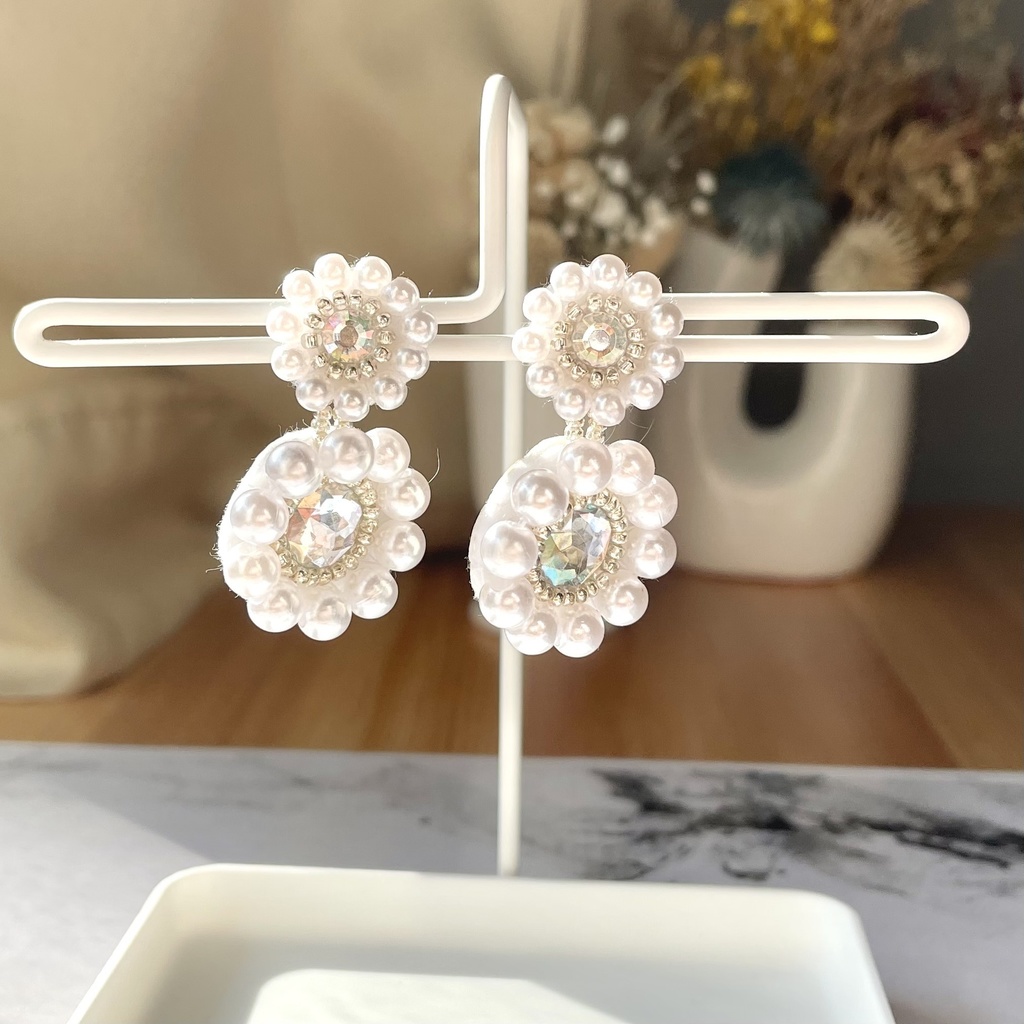 009 匿名配送 ハンドメイド ピアス ビーズ刺繍 お花 シルバー 推し活 推し色